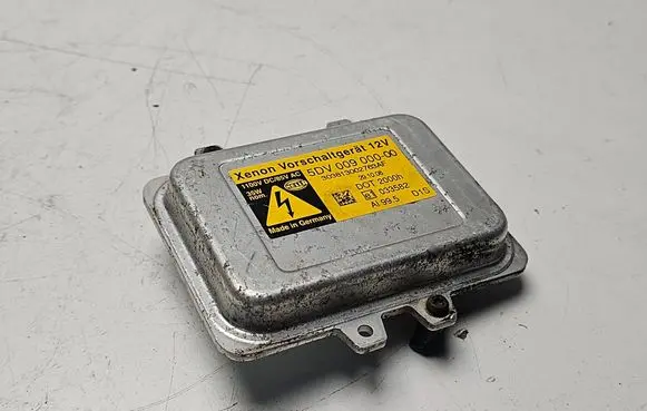 Volkswagen Touareg II Headlight ballast module Xenon 5DV00900000 303813002763AF