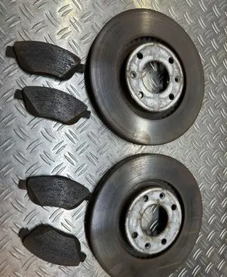 Peugeot 208 II Front brake disc 