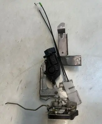Mitsubishi Canter Front door lock 5567