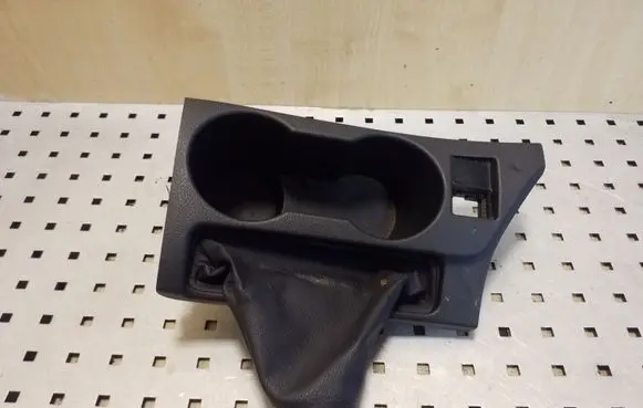 Cup holder front