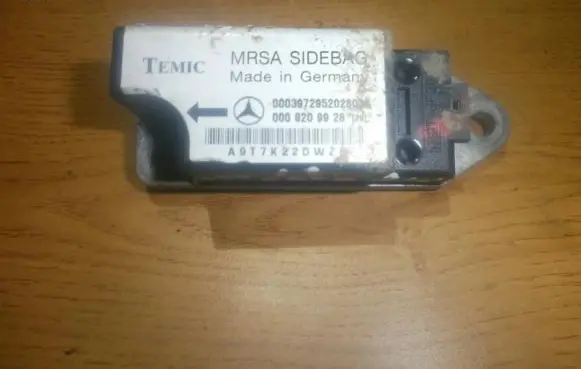 Mercedes-Benz E W210 Airbag deployment crash/impact sensor 0008209926