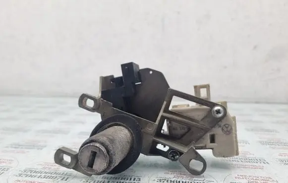 Seat Toledo II (1M) Tailgate exterior lock 1M5827297C