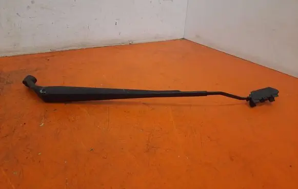 Toyota Corolla E110 Front wiper blade arm 85211-02110