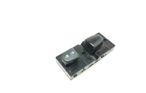 Nissan Qashqai Electric window control switch