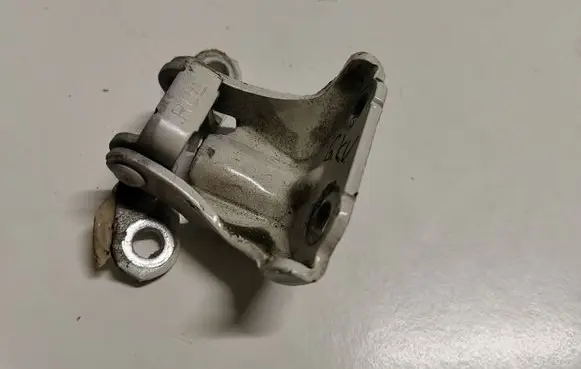 Subaru Outback (BS) Rear door upper hinge