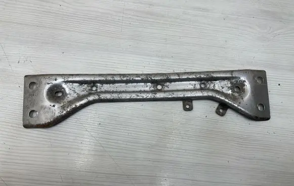 Volkswagen PASSAT B8 Muffler mount bracket/holder 5Q0804421B