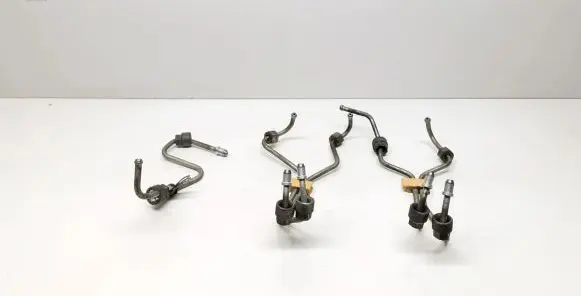 Volvo XC60 Fuel injector supply line/pipe 
