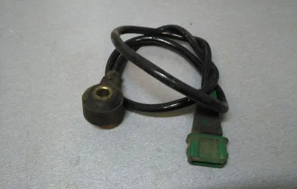 Audi A4 S4 B5 8D Detonation knock sensor 054905377H