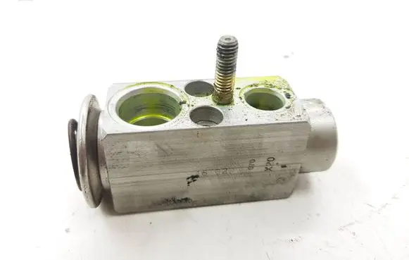Mercedes-Benz S W220 Air conditioning (A/C) expansion valve 2308300184