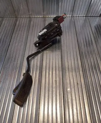 Nissan Primera Accelerator throttle pedal 18002AU410