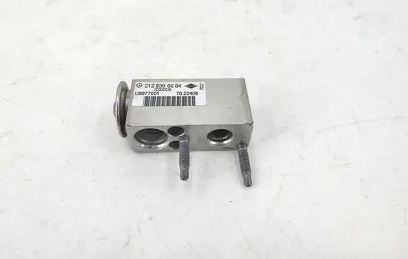 Mercedes-Benz C W204 Air conditioning (A/C) expansion valve 2128300284 U9877001