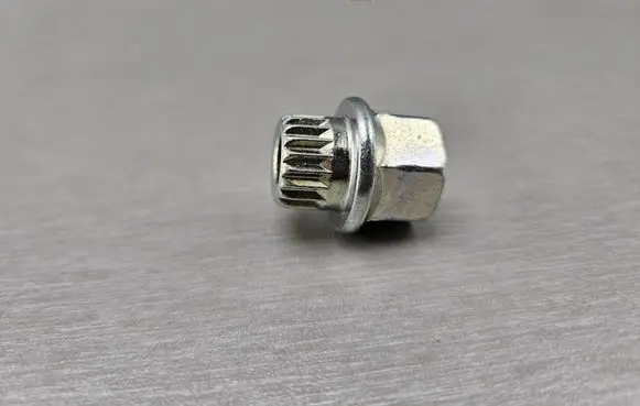 BMW 3 E90 E91 Anti-theft wheel nuts and lock 6762340 36136762340 0401211