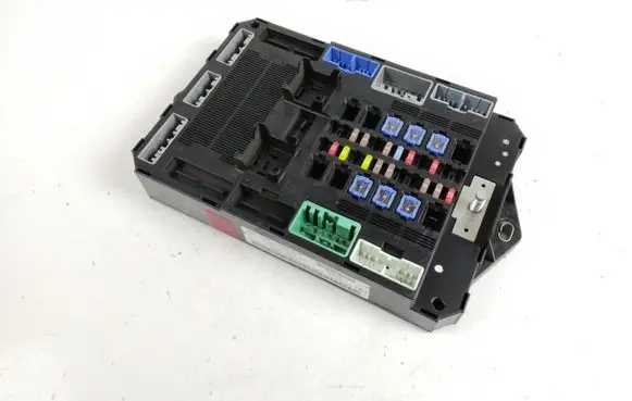 Jaguar XF X250 Fuse module DX2314B476AG