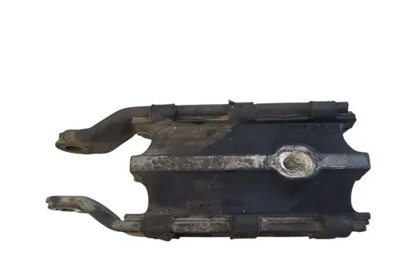 Volvo V70 Engine mount bracket 31262935 8G9N6P082BA