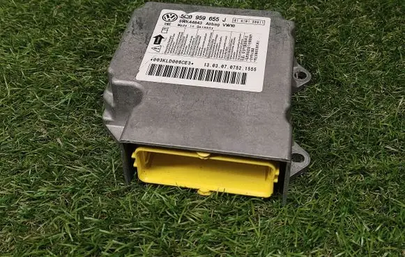 Volkswagen Jetta VI Airbag control unit/module 5C0959655J