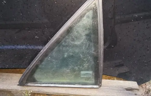 Mercedes-Benz S W140 Rear vent window glass 43R008327 008327