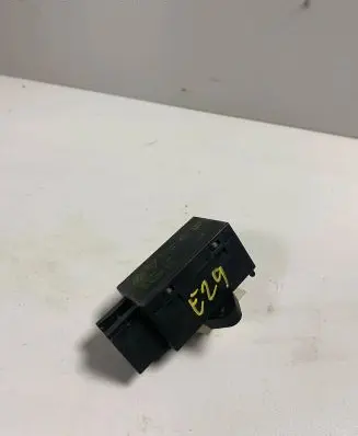 Volkswagen Golf V Seat heating relay 7L0959772