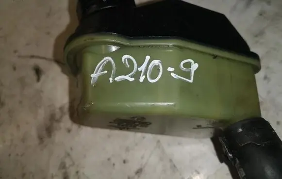 Brake fluid reservoir