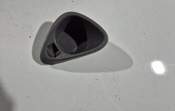 Nissan Almera Tino Cup holder 682754U200