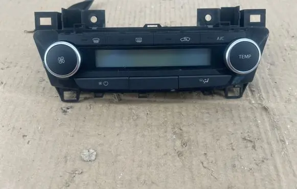 Toyota Avensis T270 Climate control unit 0768J 61511 E1108974