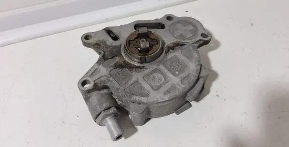 Audi A3 S3 8P Vacuum pump 03L145100