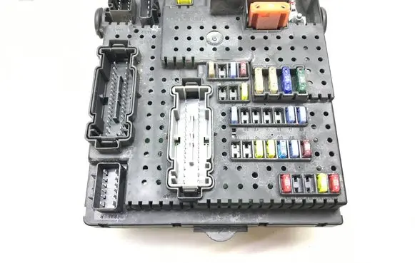 Volvo V70 Fuse module 30728512 06W322 28017881