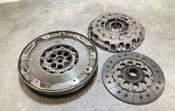 BMW 3 E90 E91 Clutch set kit 7594958 E9606
