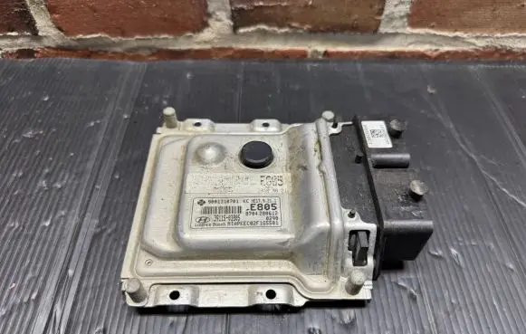 Hyundai i10 Engine control unit/module 39115-03805 8704280612 E805