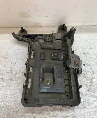 Volkswagen Tiguan Battery box tray 1K0915333