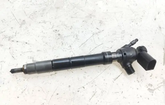 Skoda Octavia Mk3 (5E) Fuel injector 04L130277D 28370681 0329932115H