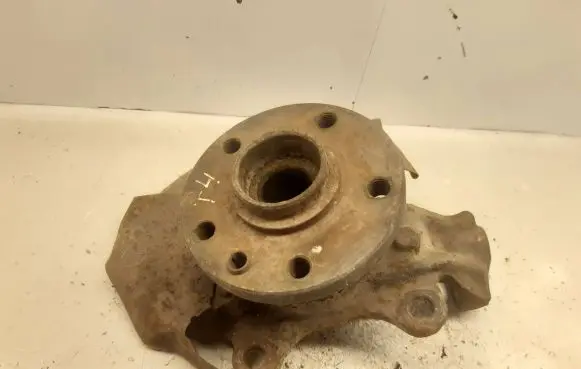 Volkswagen Transporter - Caravelle T4 Front wheel hub spindle knuckle