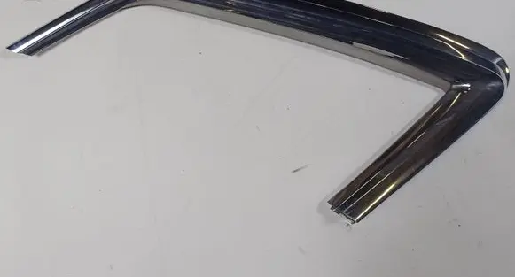 Mercedes-Benz SL R107 Rear side glass trim 1076980189 50050101 6090500100