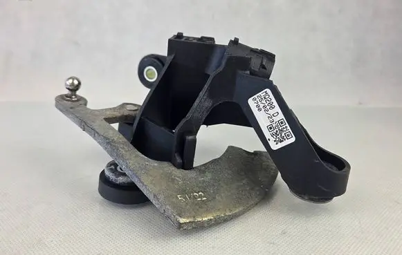 Skoda Fabia Mk4 (6VA) Gear shift cable bracket M0200D 0700
