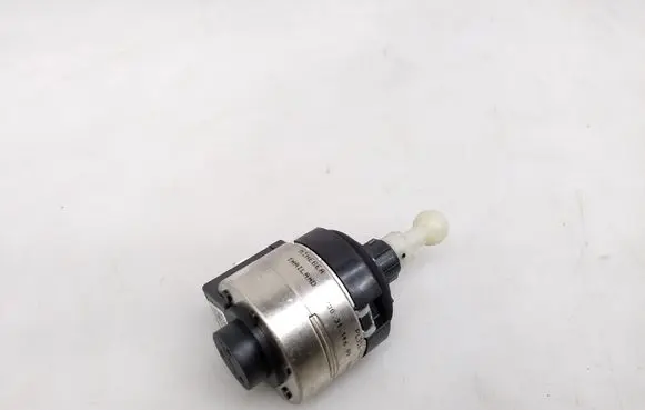 Headlight level adjustment motor