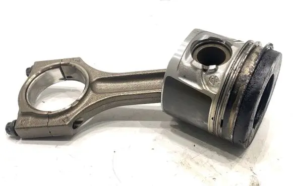 BMW X3 F25 Piston with connecting rod N47D20C