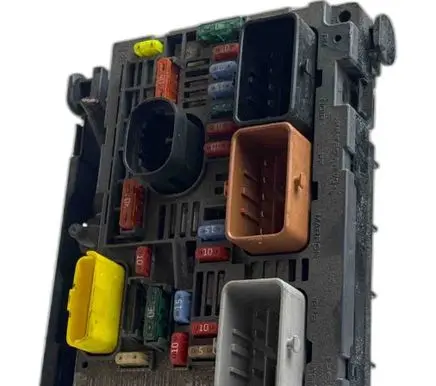Peugeot 308 Fuse box set 9666700480 R05