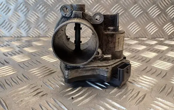 Opel Vivaro Throttle valve 8200987453