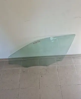 Volvo XC40 Front door window glass four-door 32244797