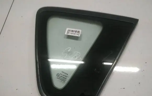Toyota Corolla Verso AR10 Rear side window as2