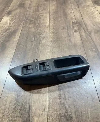 Skoda Octavia Mk2 (1Z) Electric window control switch