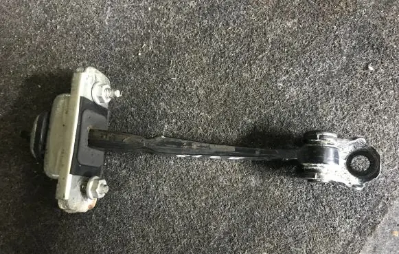 Opel Mokka Rear door check strap stopper