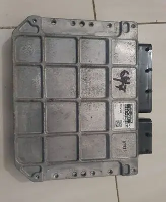 Toyota Avensis T270 Engine control unit/module 8966105N50
