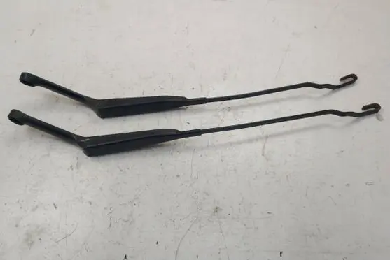 Opel Vectra B Front wiper blade arm