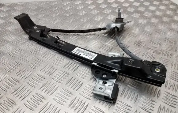 Rear door manual window regulator