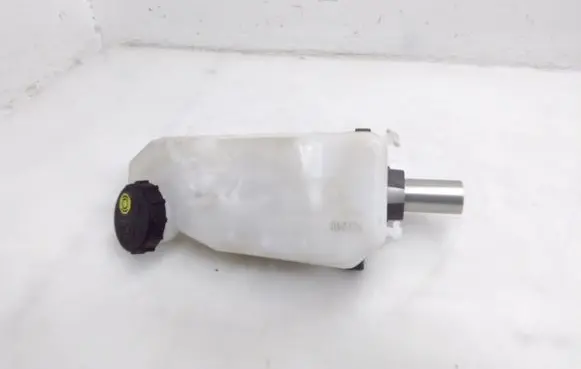 Tesla Model 3 Master brake cylinder A204847577 97342659