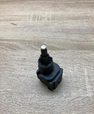 Volkswagen Polo IV 9N3 Brake pedal sensor switch 6Q0945511