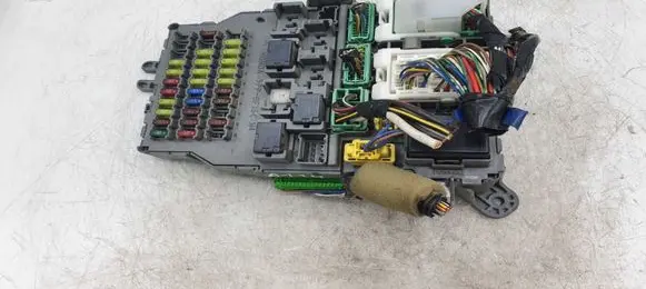 Honda Accord Fuse module LE1P5MYQ 103103 E6A000011