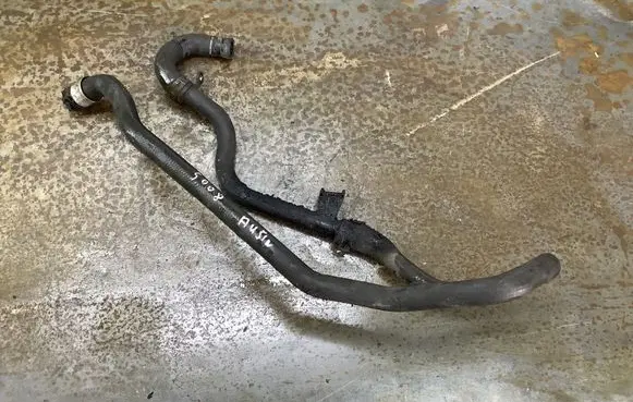 Coolant pipe/hose