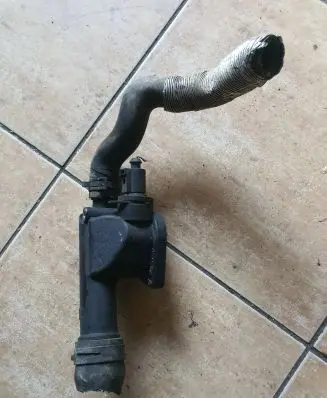Volkswagen PASSAT B6 Engine coolant pipe/hose 03G121132 PA66GF30