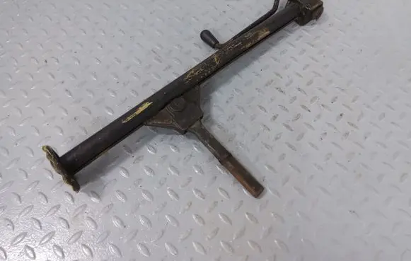 Mercedes-Benz 200 300 W123 Lift Jack A1245830115 A1405830015